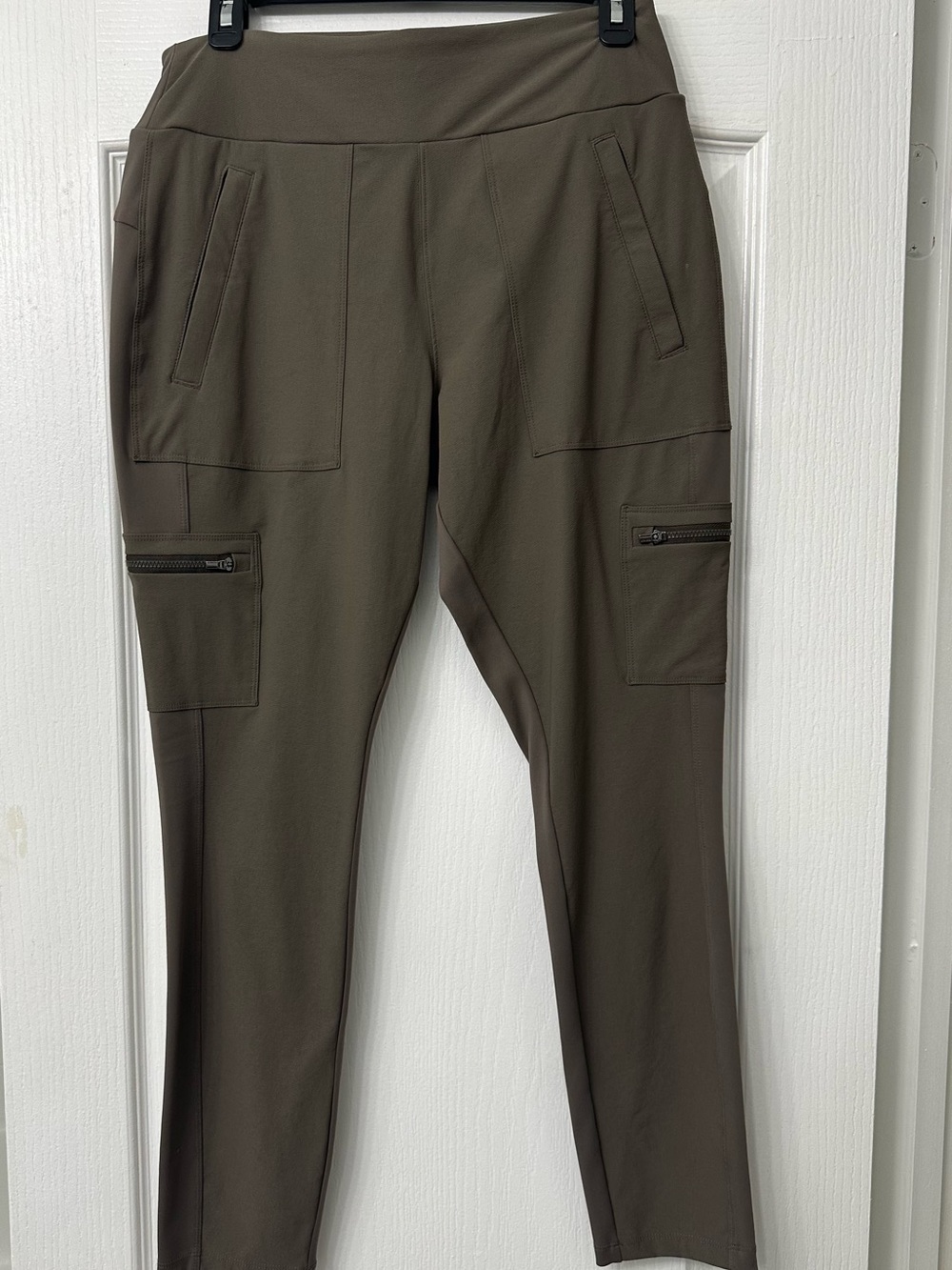Athleta Olive Green Cargo Leggings with Zipper Pockets